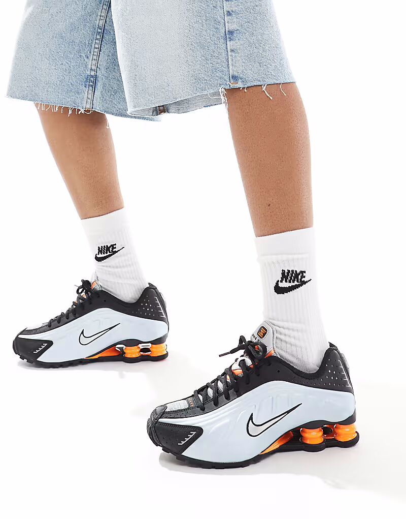 Кроссовки Nike Shox R4 черного и металлического серебристого цвета — фото 4