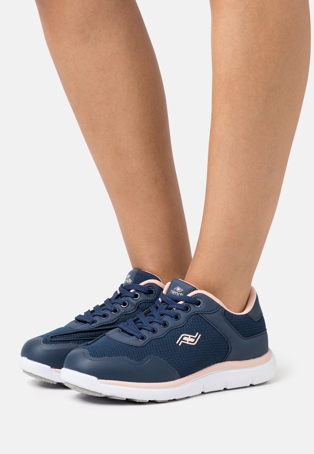 

Кроссовки Friendly Shoes