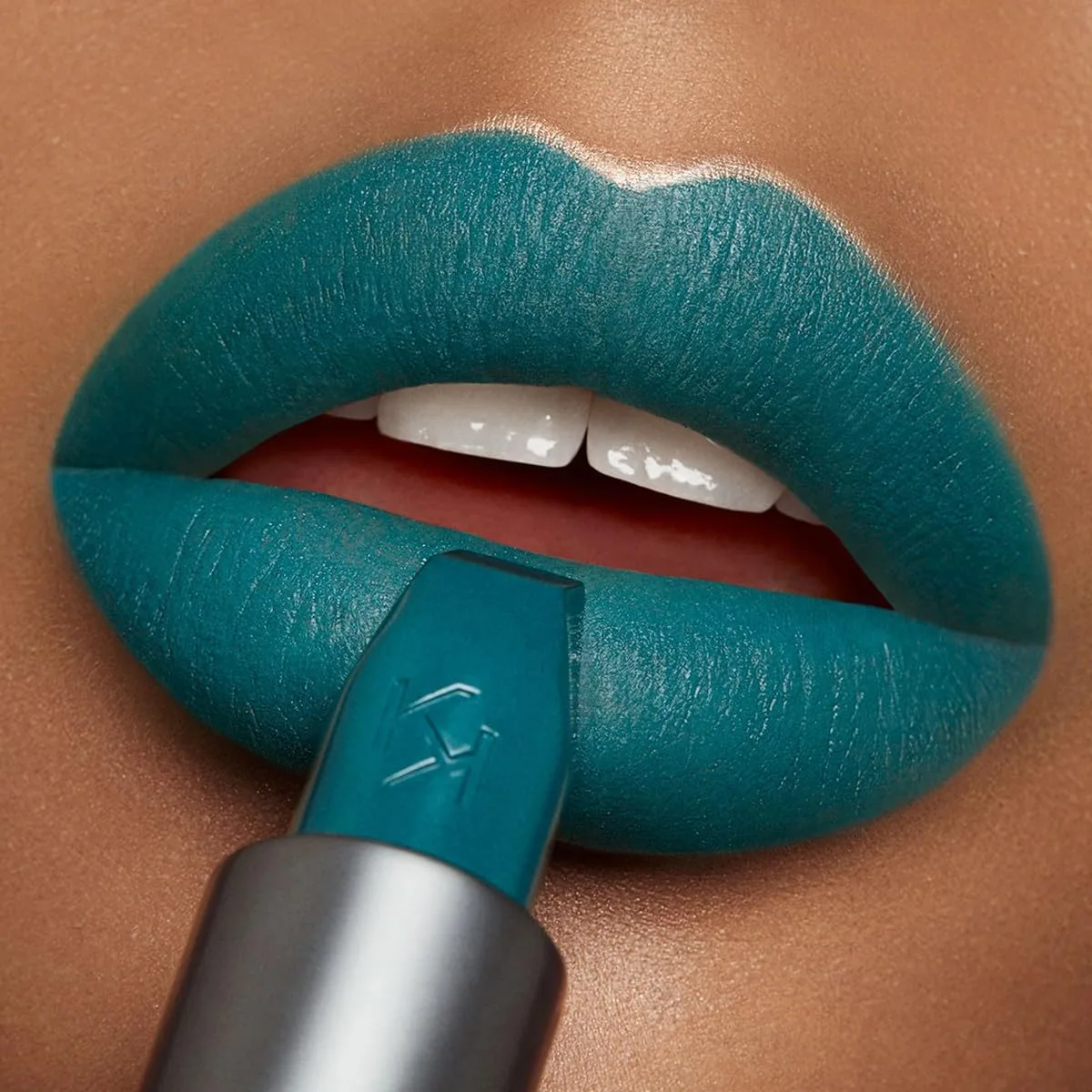 Матовая помада KIKO Milano Velvet Passion | Кремовая матовая помада, 322 Green Sapphire — фото 3