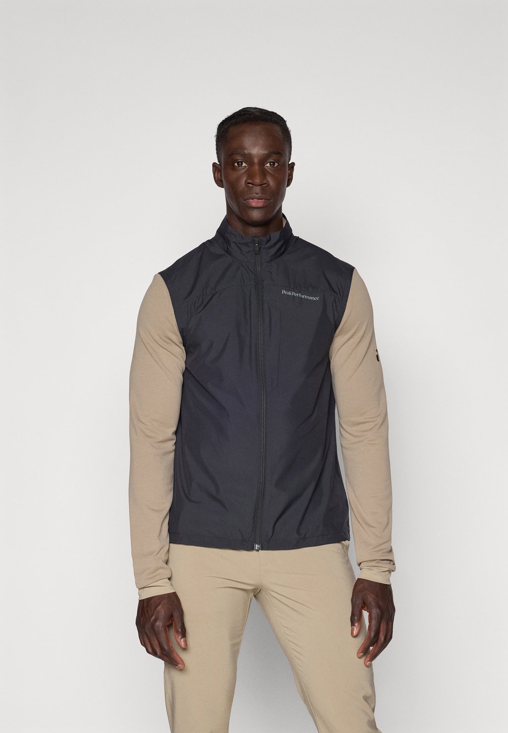 

Жилет GLIDER WIND VEST Peak Performance, черный