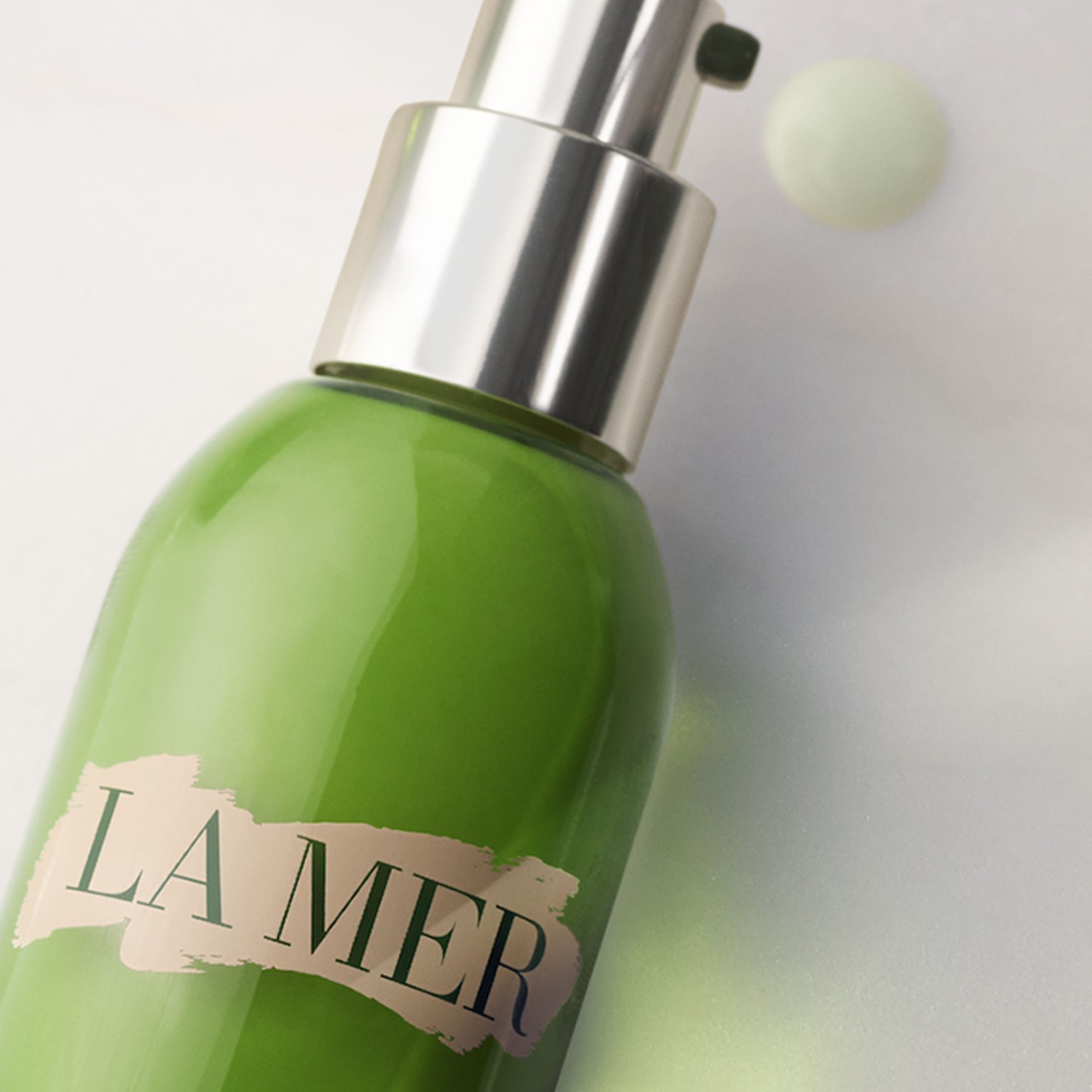 Сыворотка для лица the revitalizing hydrating serum La Mer, revitalizing hydrating serum — фото 4