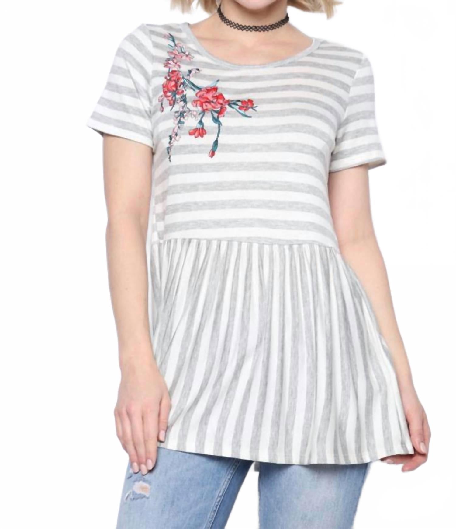 

Полосатая туника с цветком в сером цвете First Love, серый