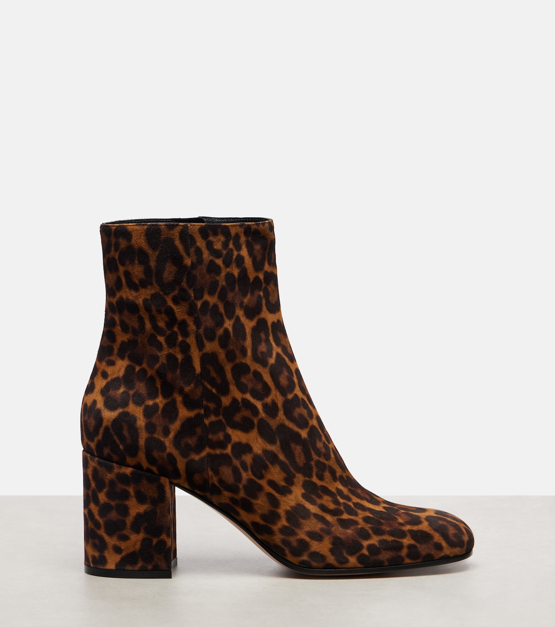 Joelle 70 ботинки до щиколотки из замши с леопардовым принтом Gianvito Rossi, Almond Leopard Print — фото 4