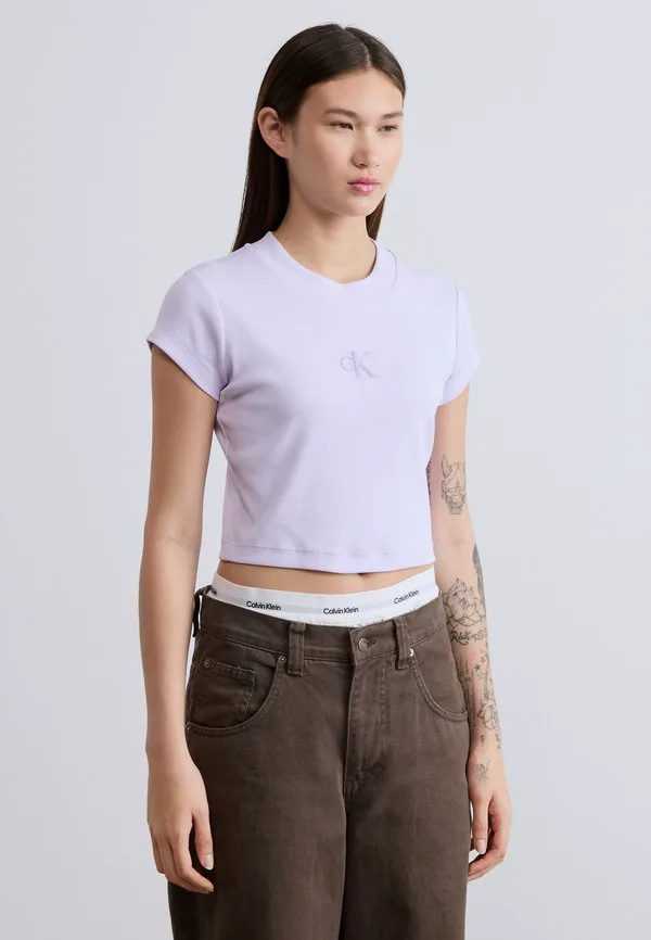 

Детская футболка с монограммой, базовая футболка Calvin Klein Jeans, Island Lilac, Фиолетовый, Детская футболка с монограммой, базовая футболка Calvin Klein Jeans, Island Lilac