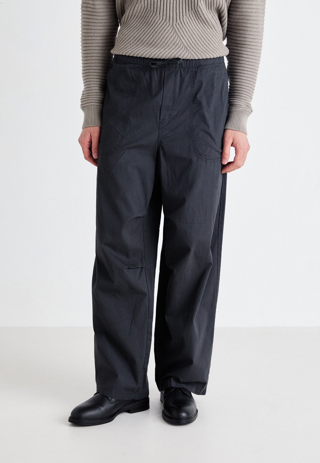 

Брюки LOOSE TROUSERS Weekday, серый