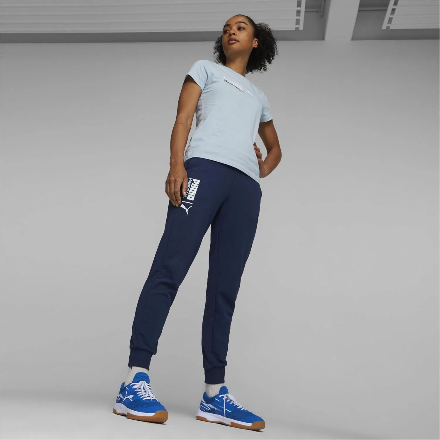 Кроссовки PUMA Unisex Varion Indoor Court Shoe, Puma Team Royal Puma White Gum — фото 2