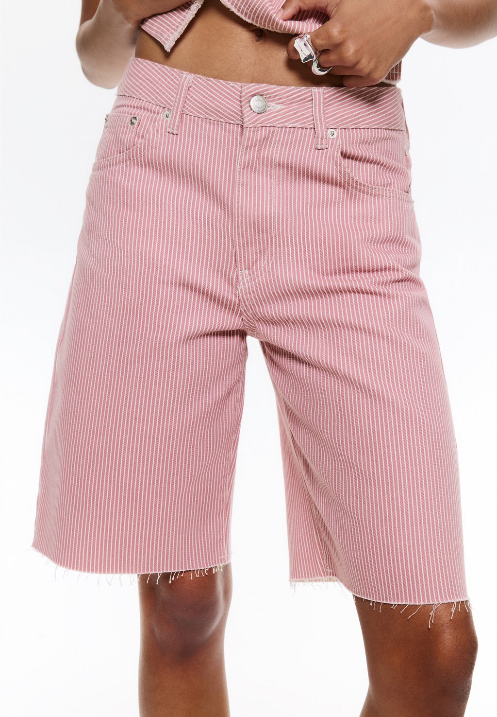 

Джинсовые шорты PULL&BEAR, красный