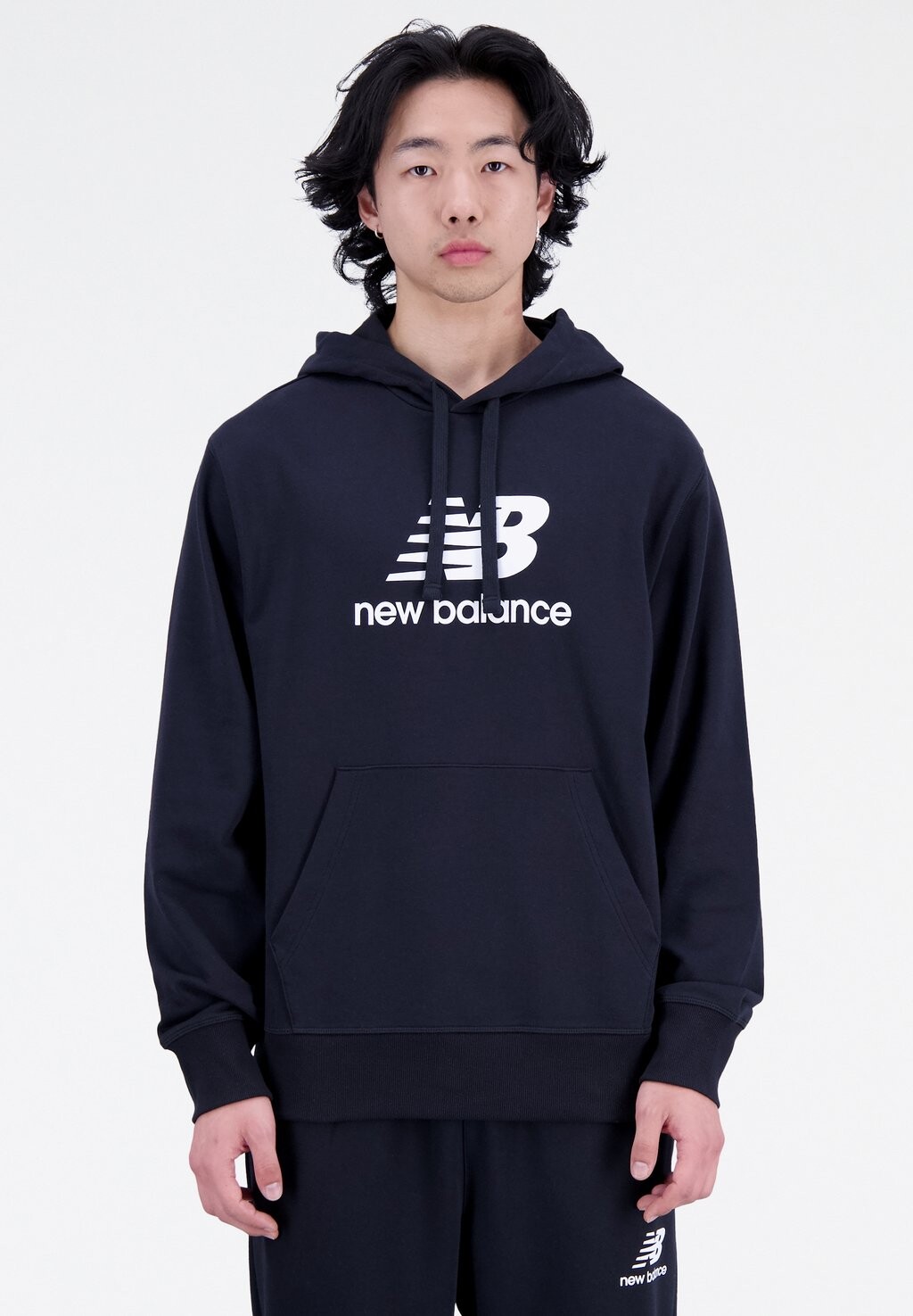 

Толстовка ESSENTIALS STACKED LOGO HOODIE New Balance, черный