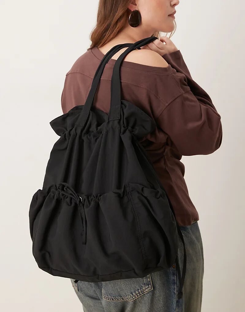 

Сумка-тоут ASOS DESIGN из нейлона с карманами и сборками, черного цвета