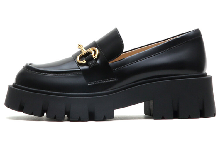 

Туфли на платформе женские низкие черные Staccato