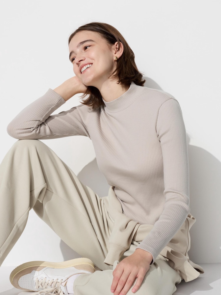 

Футболка с высоким воротником в рубчик Uniqlo, цвет 02 серый