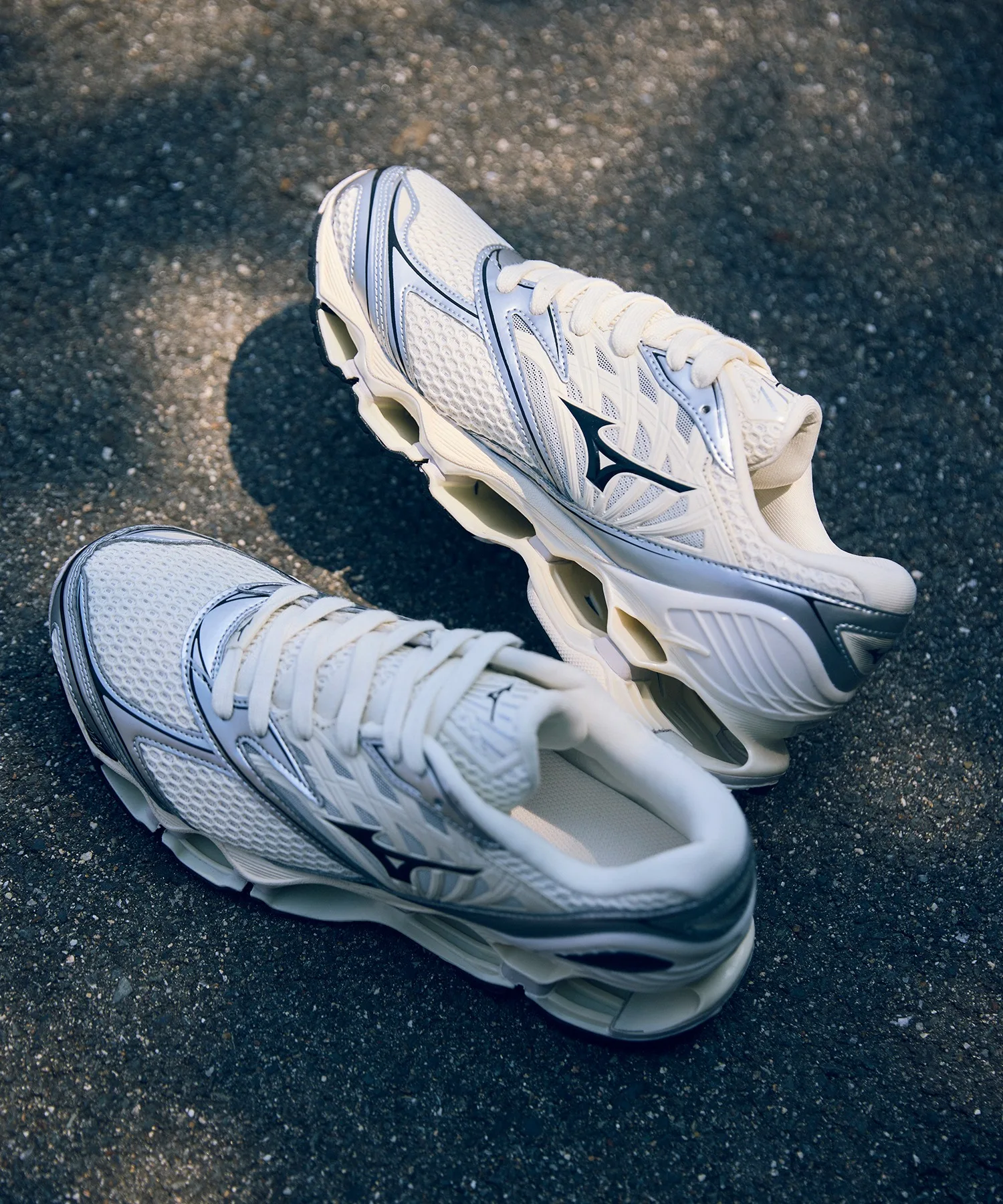 Унисекс кроссовки для бега Mizuno Wave Prophecy LS с амортизацией белые