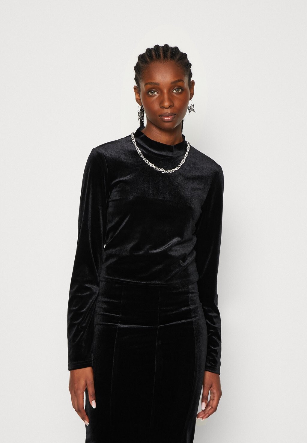 

Футболка с длинными рукавами PCSACHA HIGH NECK CROP Pieces, черный