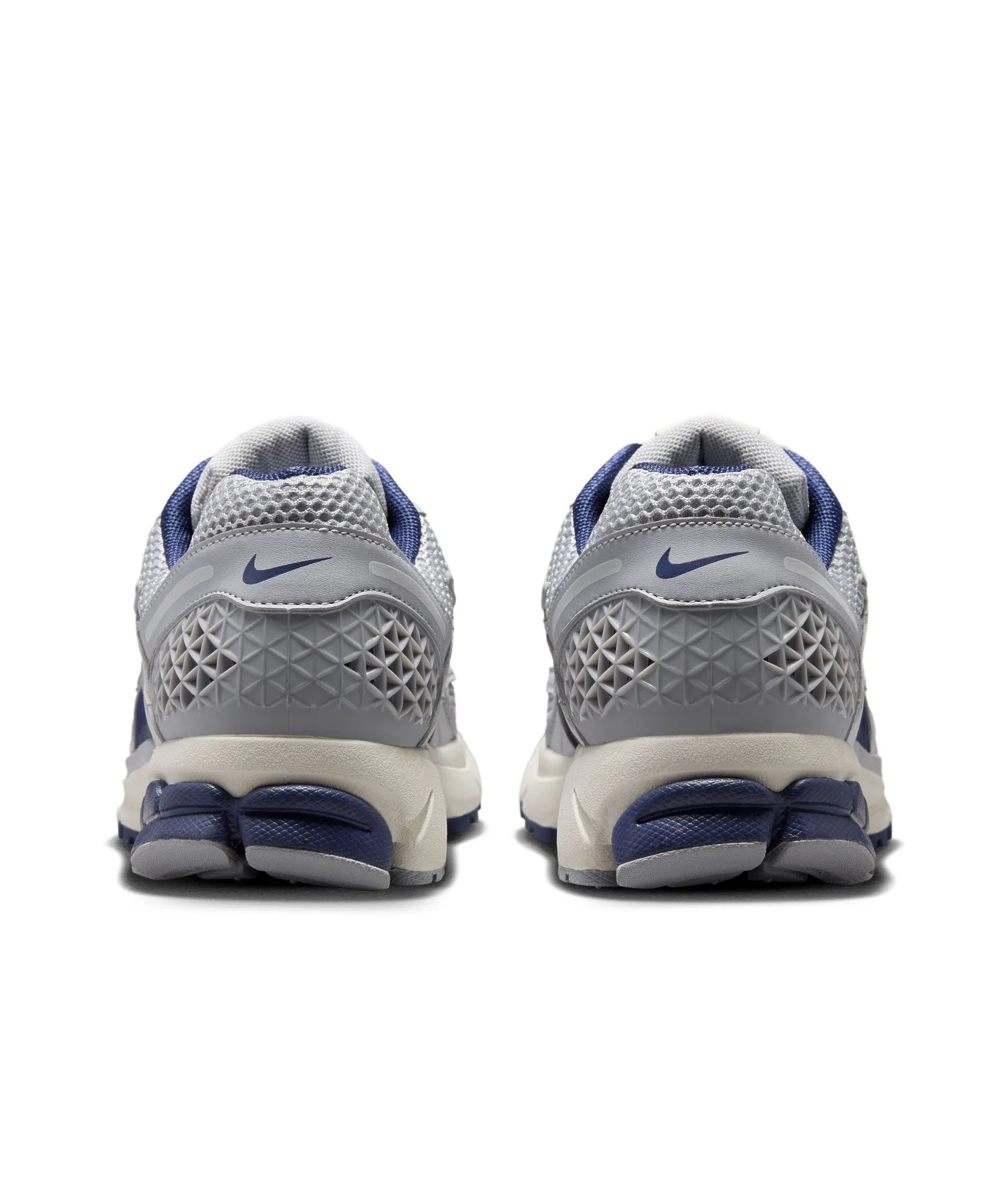 Унисекс кроссовки NIKE ZOOM VOMERO 5 FB9149-003 серебряные — фото 4
