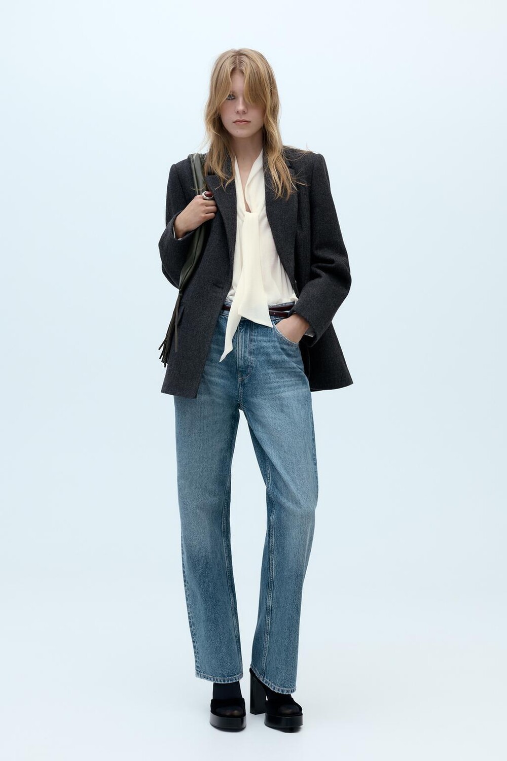 

Рубашка с галстуком и защипками ZARA, экрю