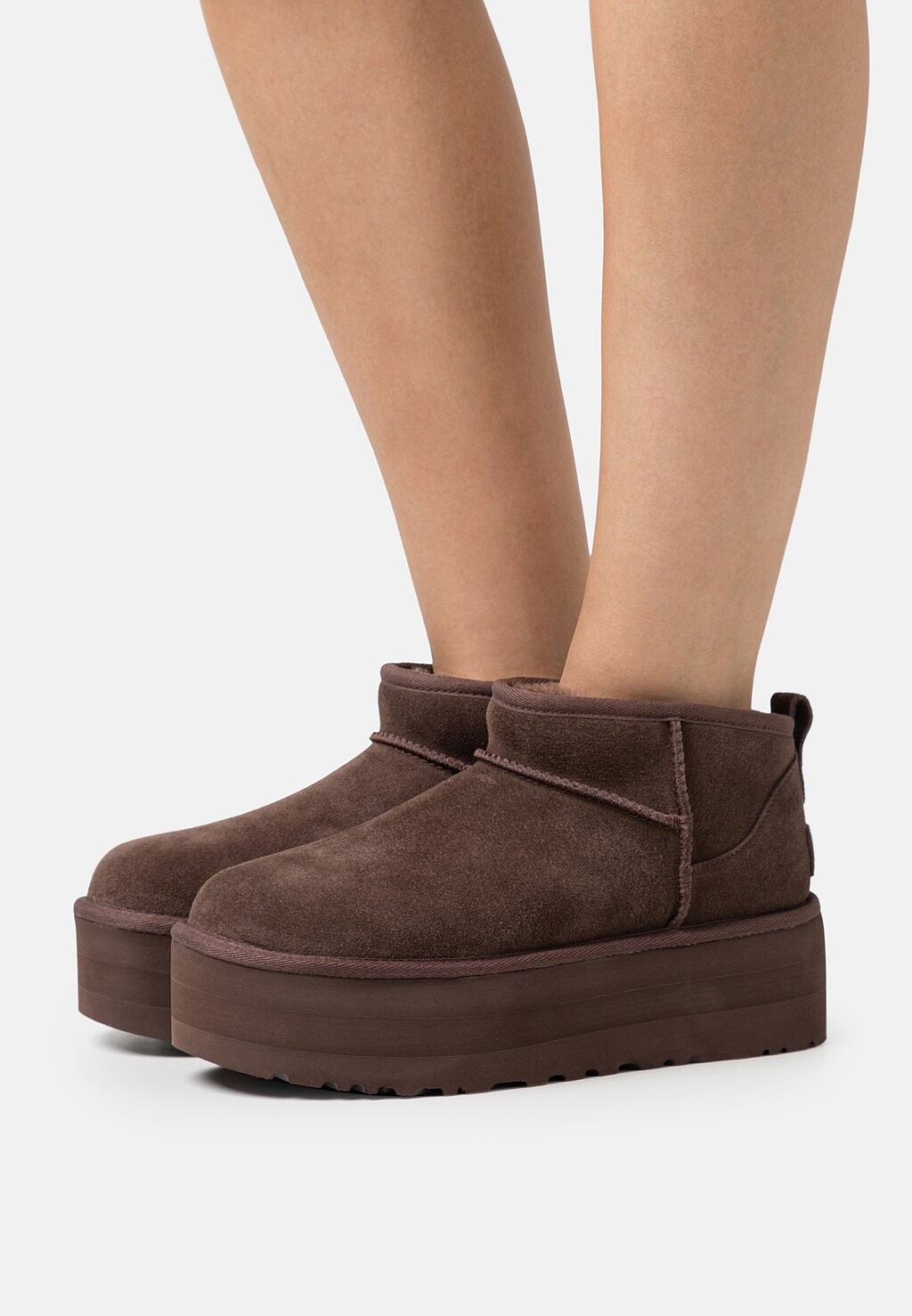 

Угги classic ultra mini на платформе UGG, темно-коричневый