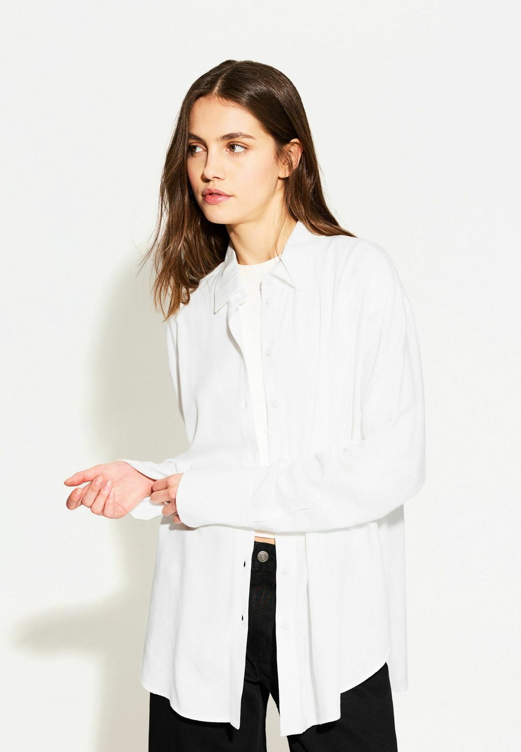 

Рубашка OVERSIZE Bershka, белый