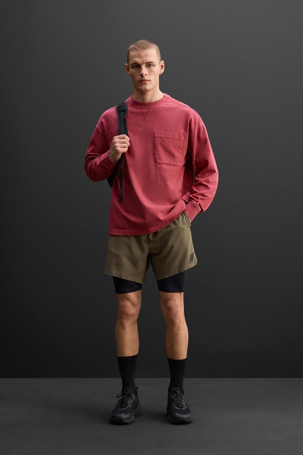 

Тренировочные шорты 2 в 1 ZARA, темный хаки