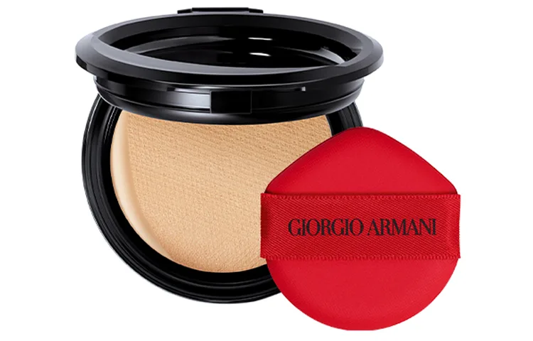 GIORGIO ARMANI ARMANI Light Cushion Essence Air Cushion Replacement Kit, тональная основа для коррекции и маскировки, 15 г, New Version #4 Natural, Slightly Whitish, Suitable for Natural Skin