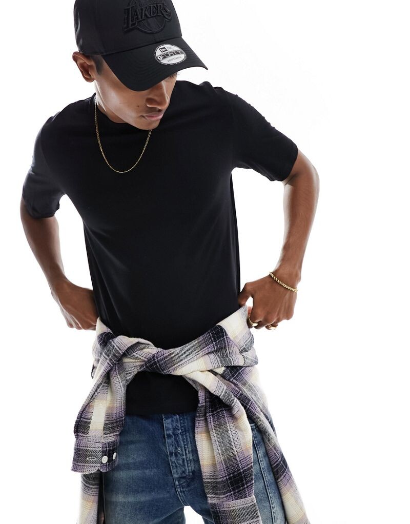 

Jack & Jones Essentials — черная хлопковая футболка с круглым вырезом