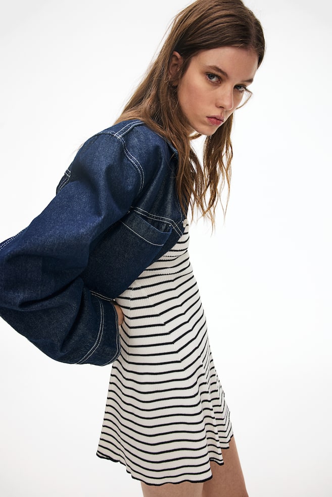 

Расклешенное платье из трикотажного полотна в рубчик H&M, мультиколор