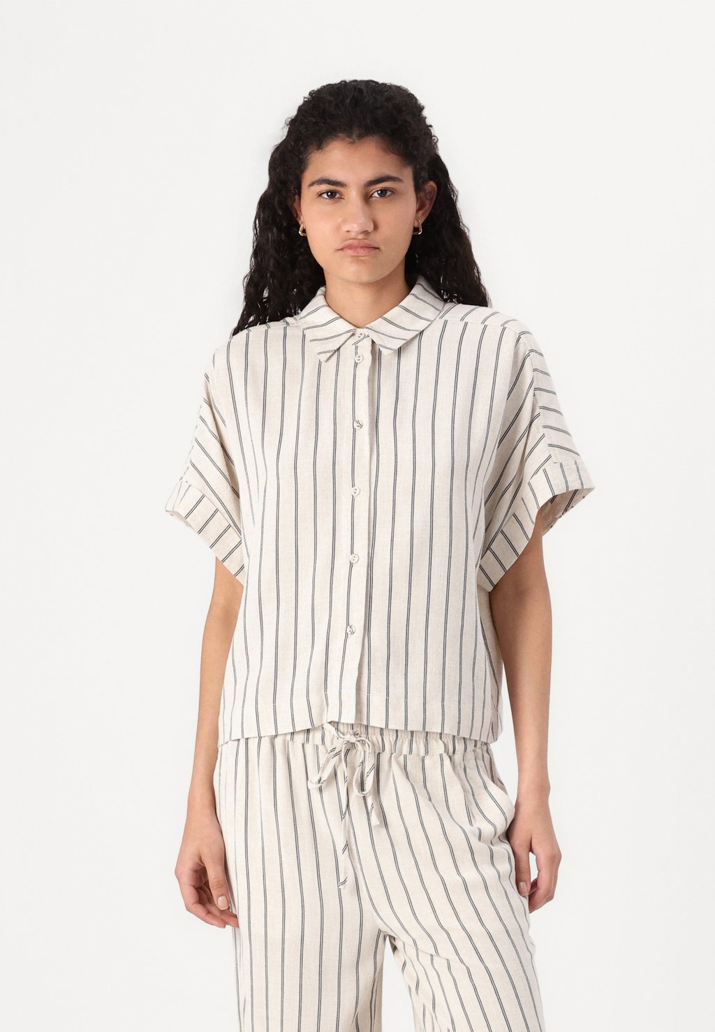 

Блузка на пуговицах SLFVIVA STRIPED CROPPED SUNSHIRT Selected Femme, серо-коричневый