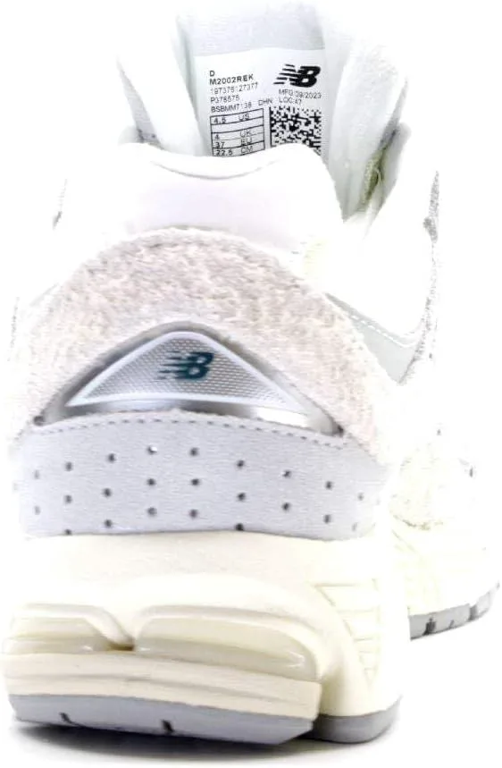 

Мужские кроссовки New Balance M2002RCC