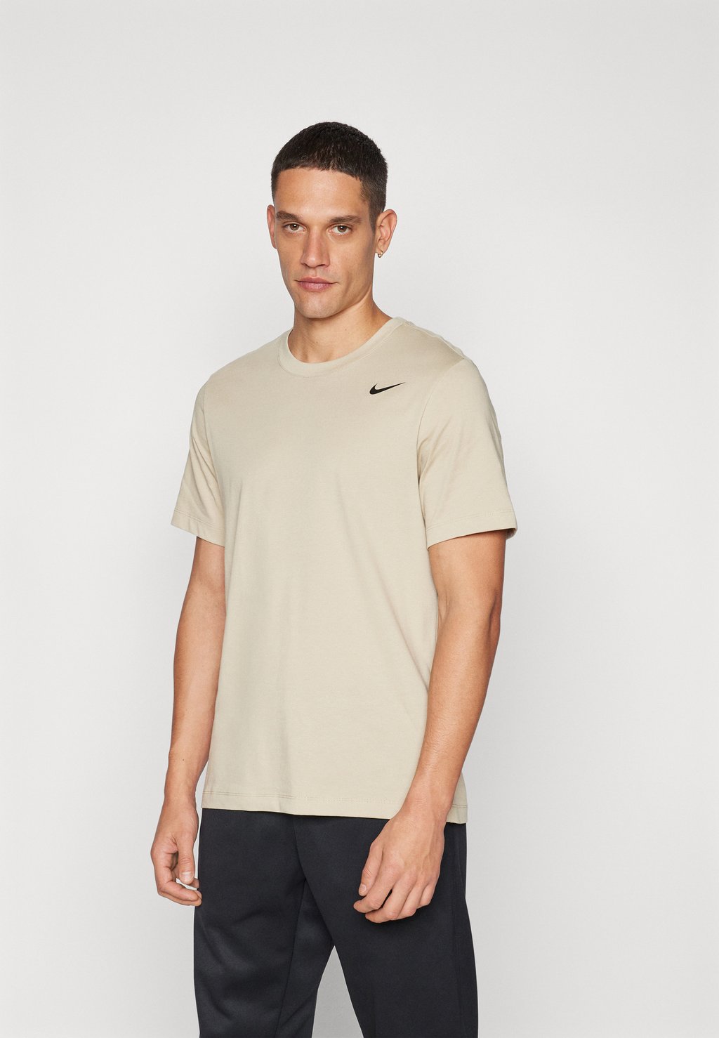 

Спортивная футболка TEE CREW SOLID Nike Performance, хаки