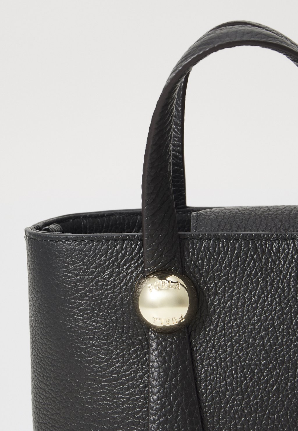 

Сумка SFERA VERTICAL CROSSBODY Furla, черный