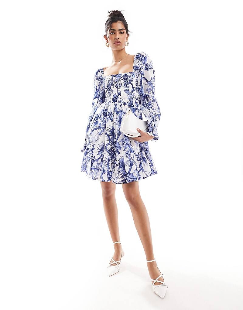 

Платье мини с квадратным вырезом, рюшами, объемными рукавами и многоуровневым подолом & Other Stories