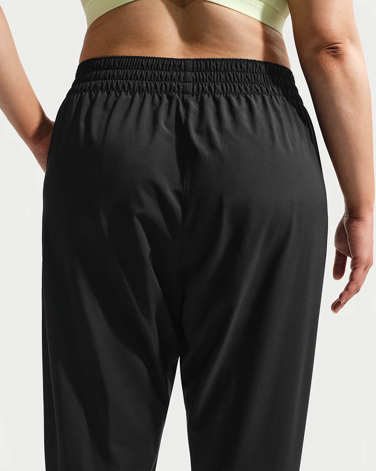 Женские джоггеры Dri-FIT с завышенной талией 7/8 (Plus Size) Nike One, Black/White — фото 3