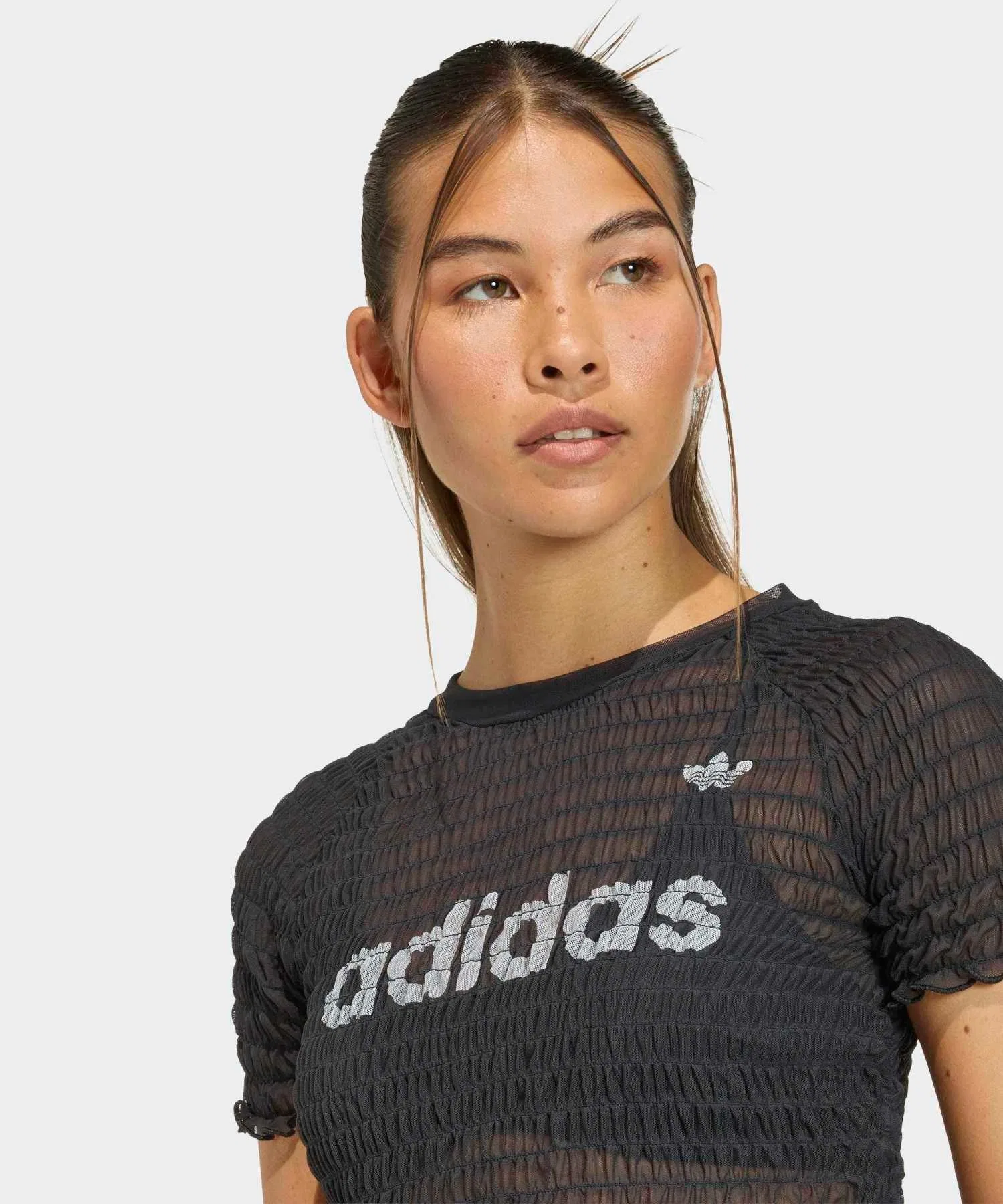 Женская футболка с вышивкой adidas Originals чёрная — фото 3