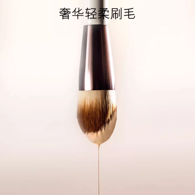 HAILANZHIMI Gilded Radiance Кисть для тональной основы Transformation, мягкая и бережная для кожи LA MER, glistening transform foundation brush — фото 2