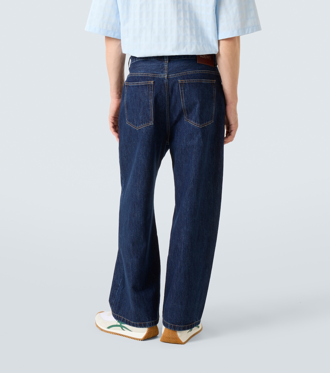 Джинсы с бочкообразными штанинами средней посадки Loewe, Raw Denim — фото 4