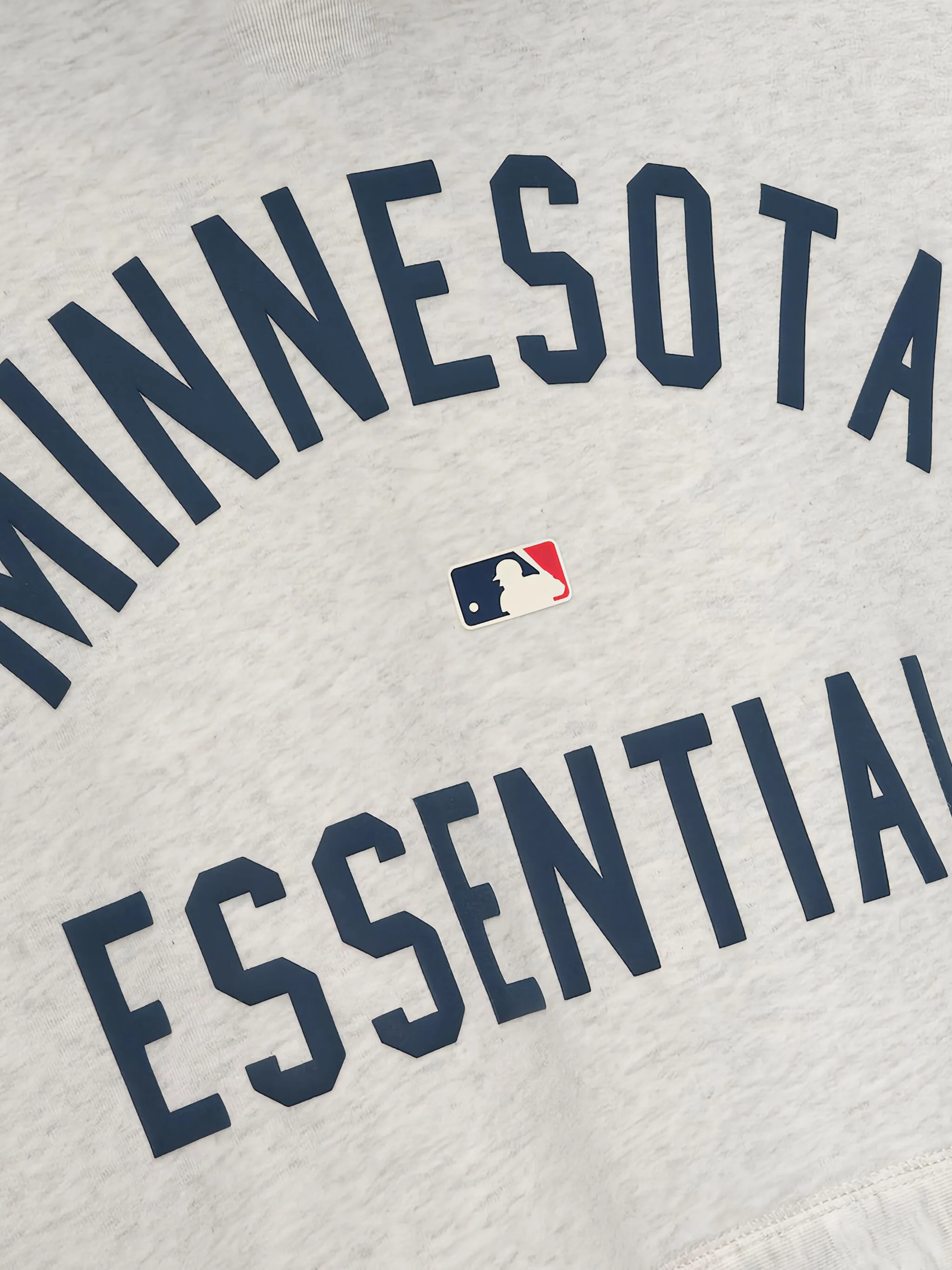 Худи Twins с логотипом из коллаборации с MLB Fear Of God Essentials, серый — фото 3