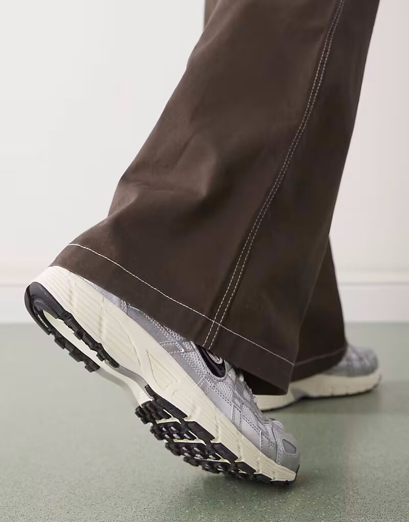 Кроссовки унисекс Nike P-6000 белого и серебристого цвета — фото 3