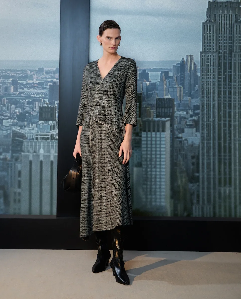 

Платье в клетку с V-образным вырезом Woman Limited El Corte Inglés, черный