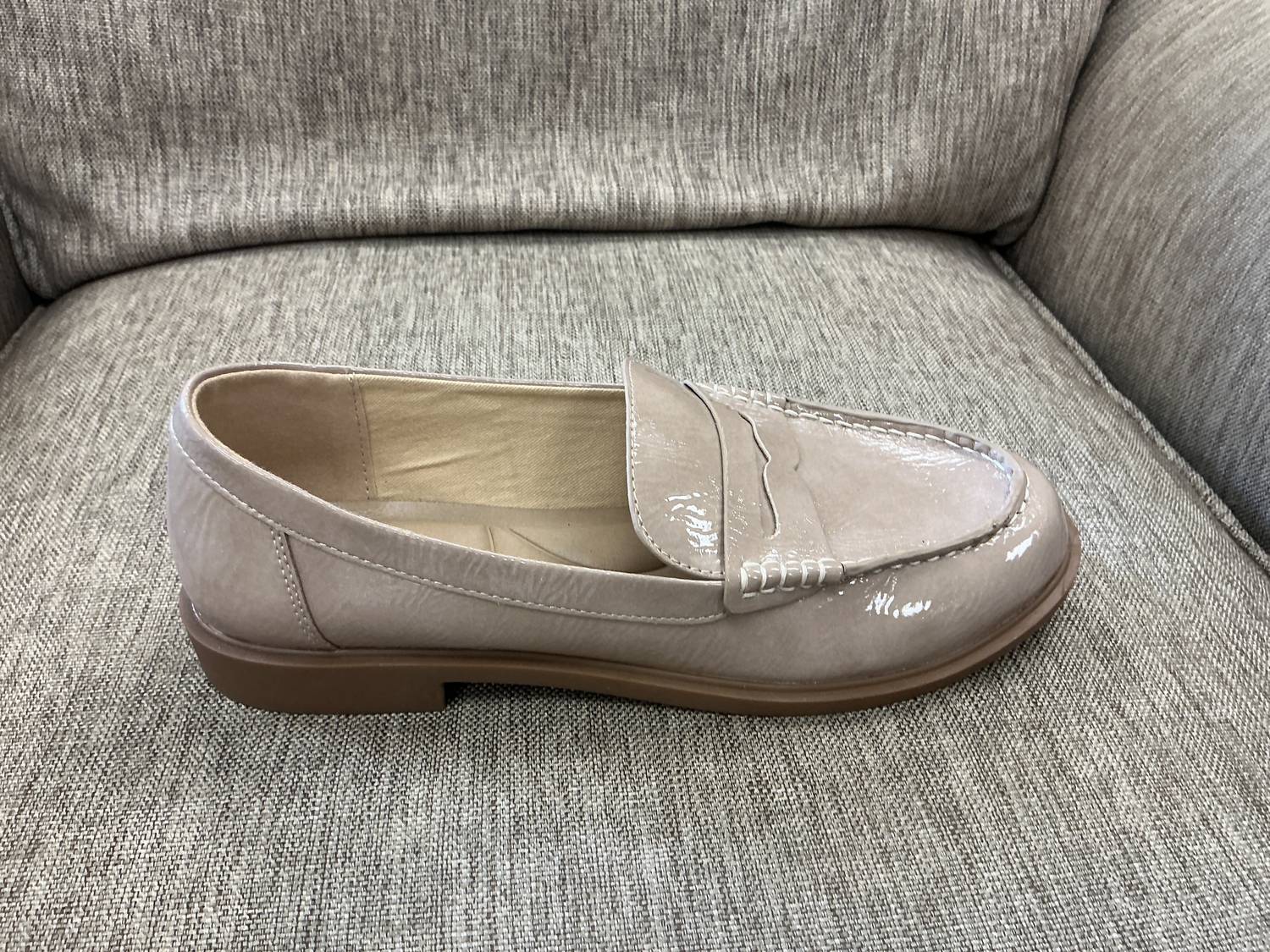 Женские любимые лаковые лоферы Beloved в цвете nude patent CHINESE LAUNDRY, Nude Patent