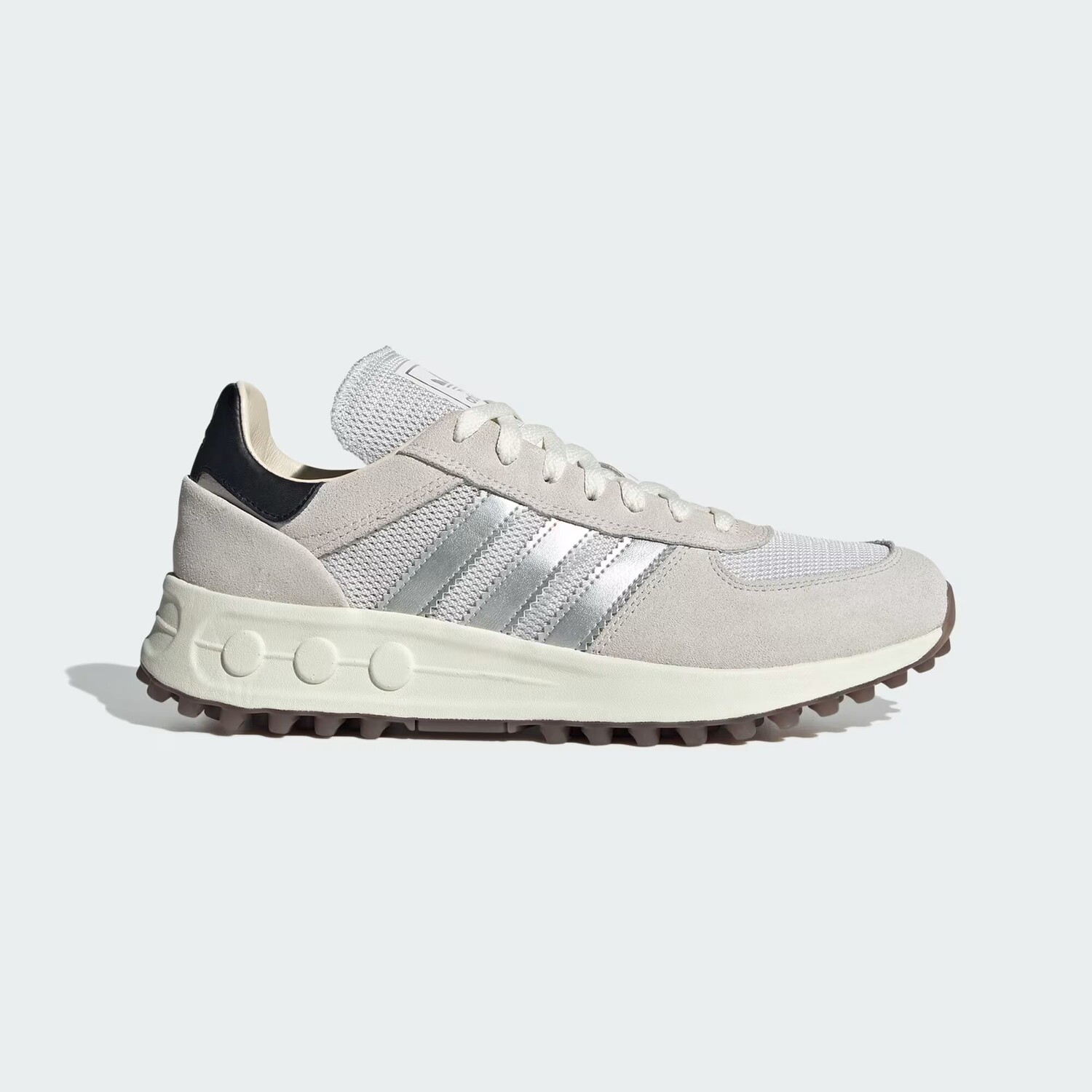 

Кроссовки ЛА ТРЕЙНЕР ЛЮКС Adidas, цвет Crystal White/Silver Metallic/Core Black