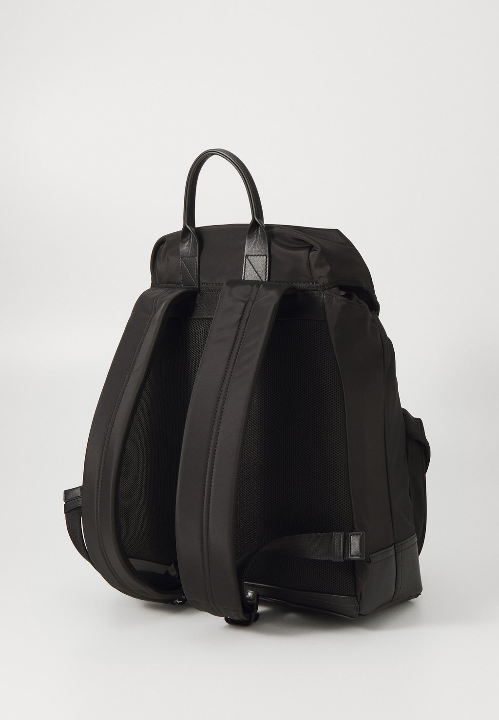 

Рюкзак SPEED CLIP FLAP BACKPACK Calvin Klein Jeans, черный