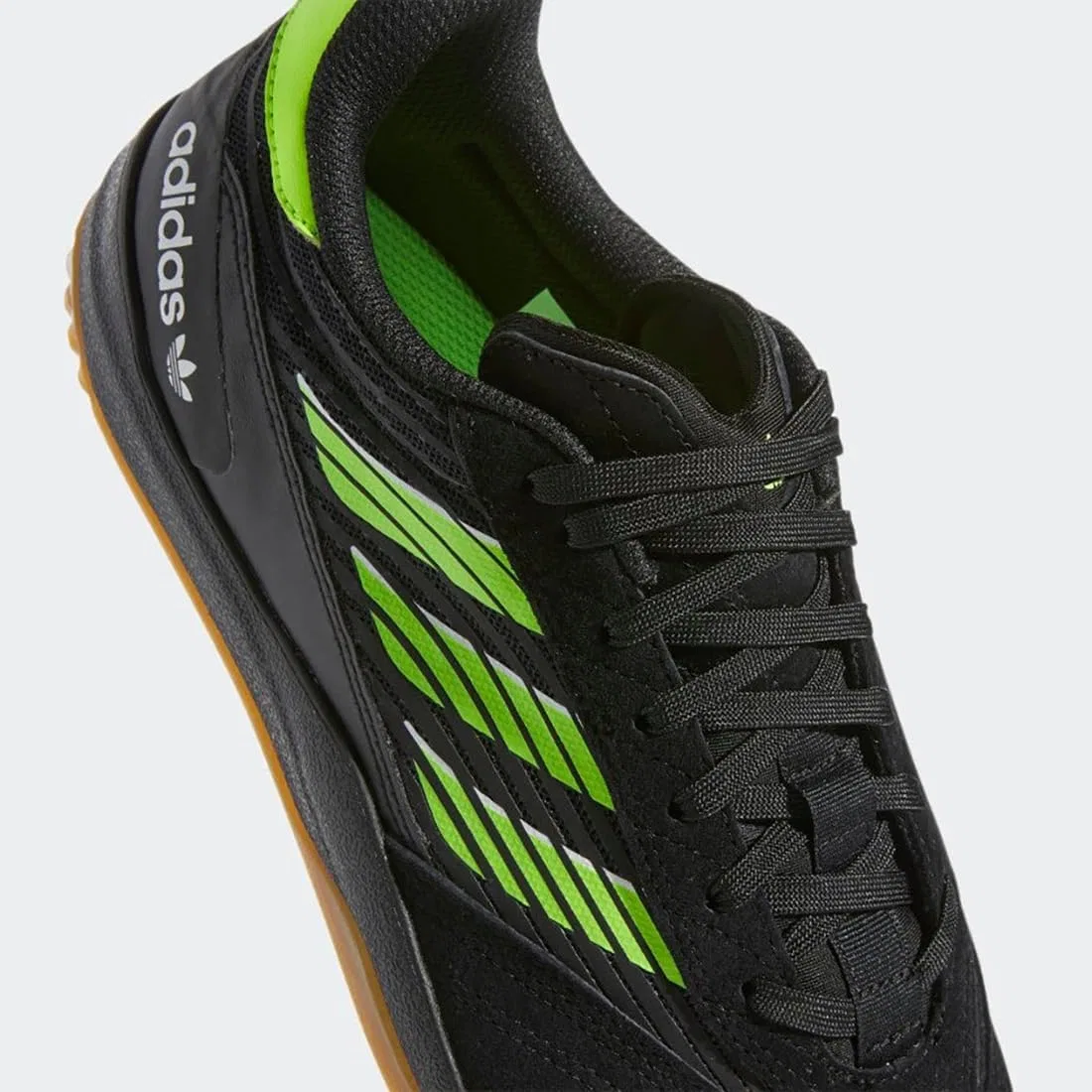 Кроссовки для скейтбординга adidas, цвет Black/Signal Green/Gum — фото 2