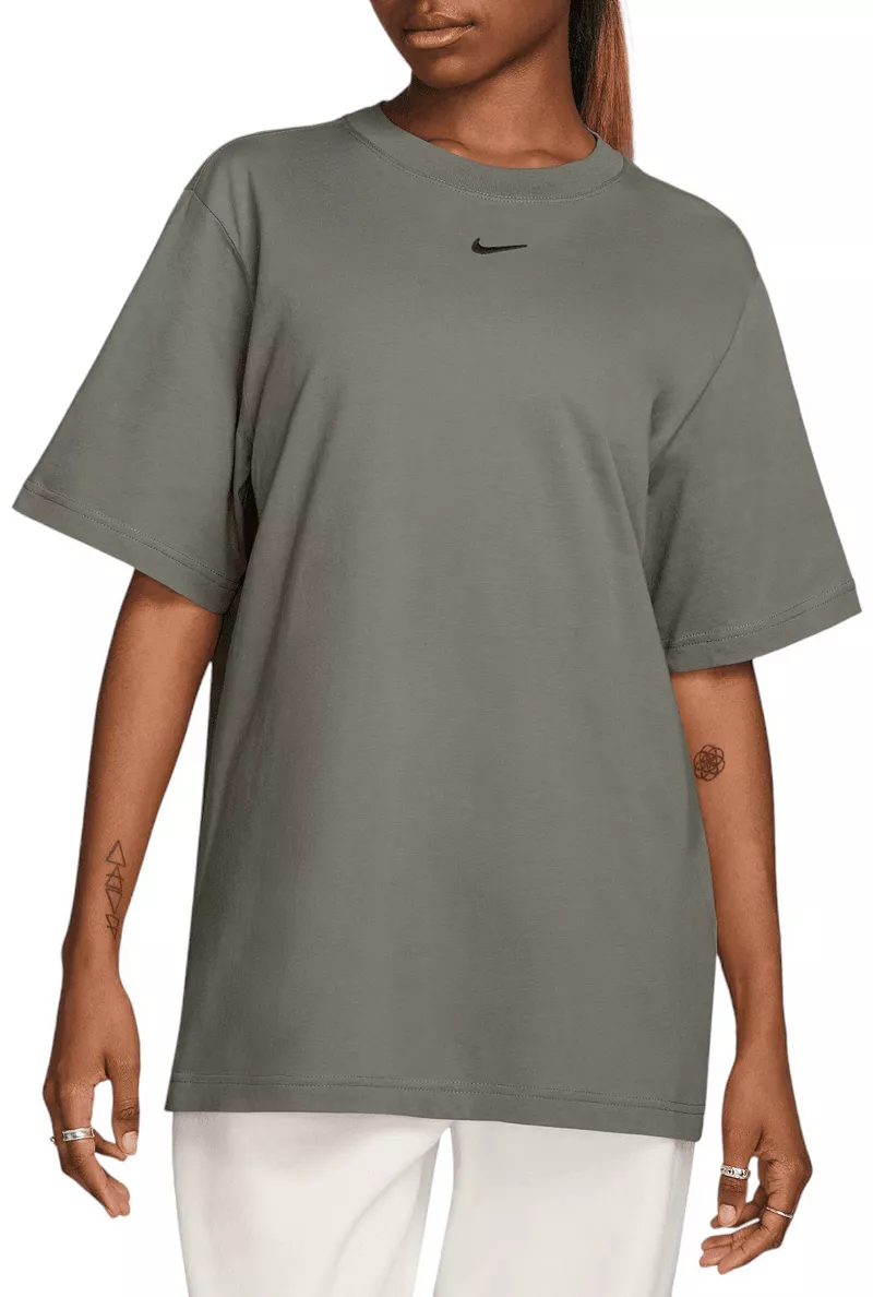 

Женская футболка Sportswear Essential от Nike, цвет Light Army