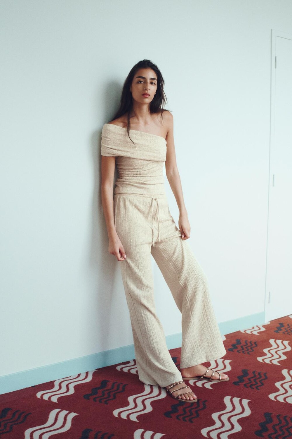 

Текстурные широкие брюки ZARA, бежевый