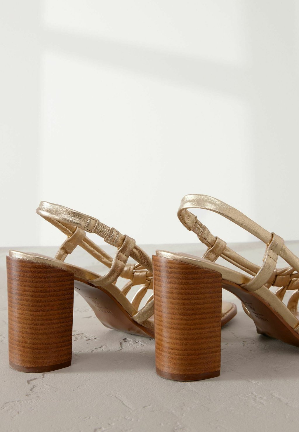 Сандалии REGULAR FIT SIGNATURE PREMIUM CAGE BLOCK HEEL - High heeled sandals Next, золотой — фото 3