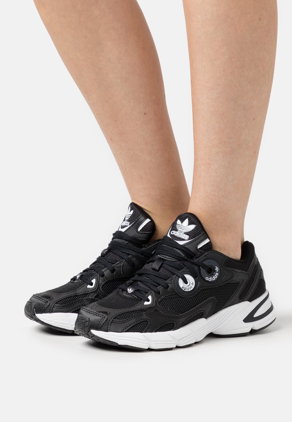

Кроссовки adidas Originals