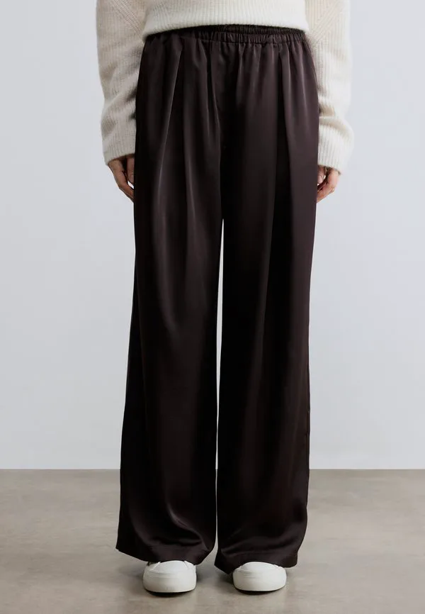 Брюки Lacoste Brown, Прямые сатиновые брюки коричневого цвета