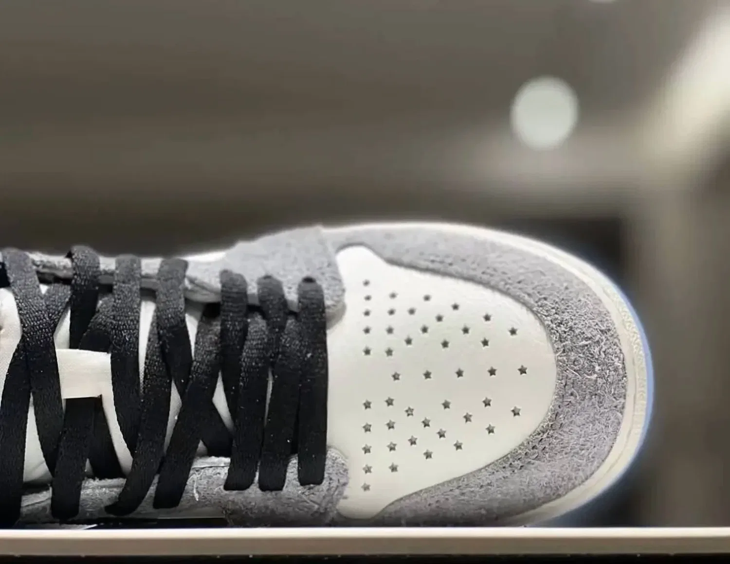 Nike Мужские кроссовки Air Jordan 1 Retro High OG в цвете Cool Grey/black-Sail — фото 2