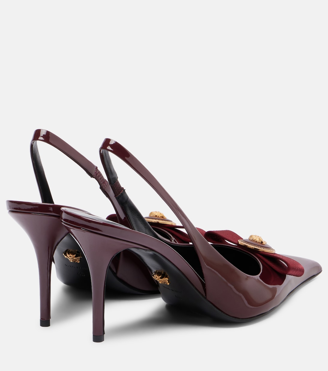 Туфли-лодочки Gianni Ribbon 85 из лакированной кожи с открытой пяткой Versace, Dark Burgundy-Versace Gold — фото 2