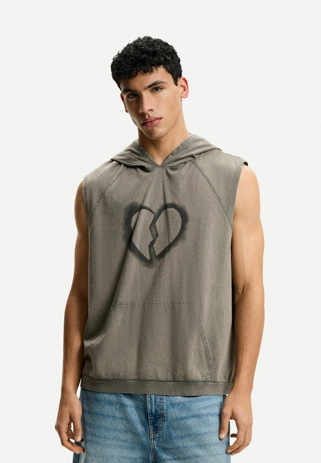 

Майка SLEEVELESS WITH HOOD-PRINT Bershka, темно-серый
