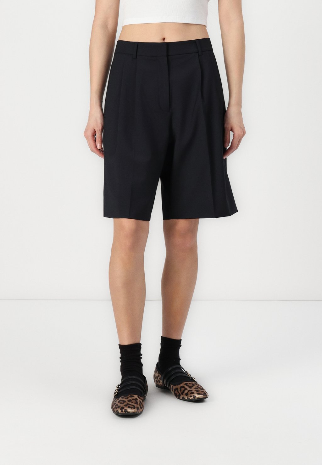 

Шорты SLFABBI BERMUDA Selected Femme, черный